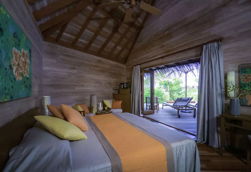 هتل Mirihi Island Resort