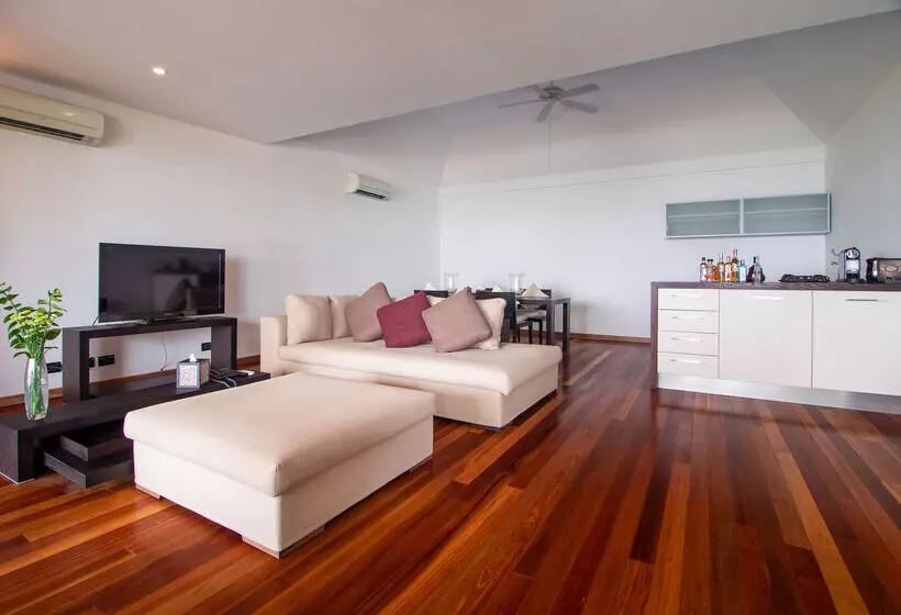 هتل Mirihi Island Resort