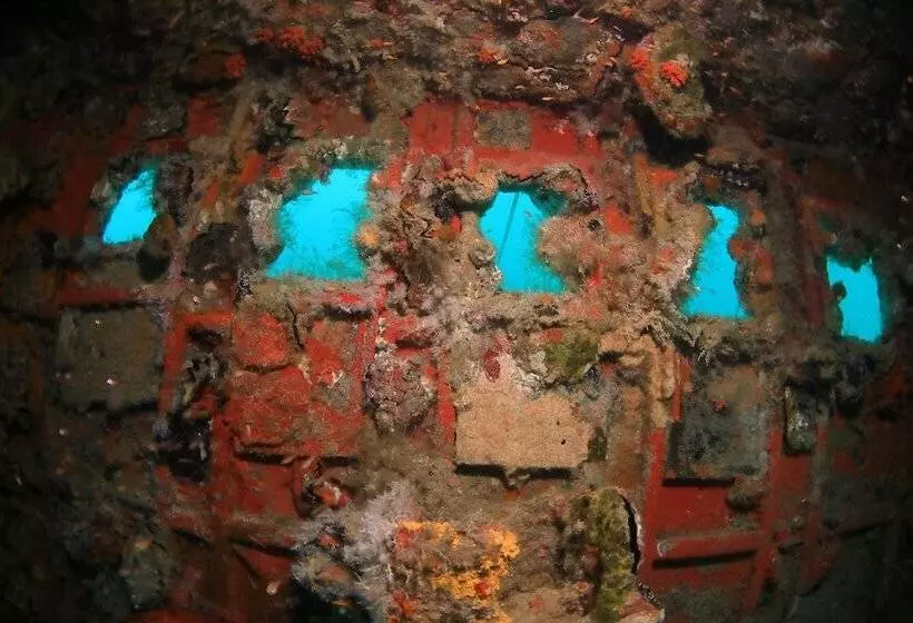 هتل Mirihi Island Resort