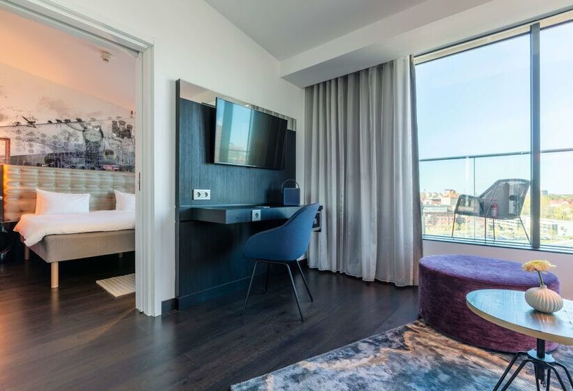 هتل Radisson Blu Riverside