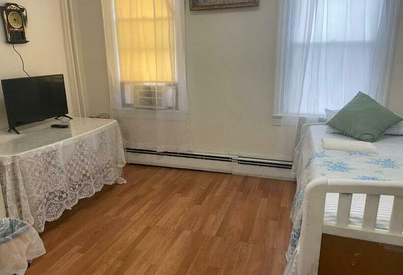 펜션 A Big Room In Queens