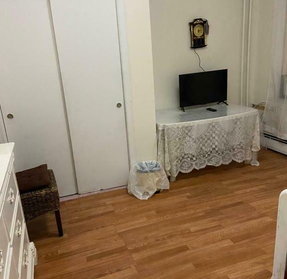 펜션 A Big Room In Queens