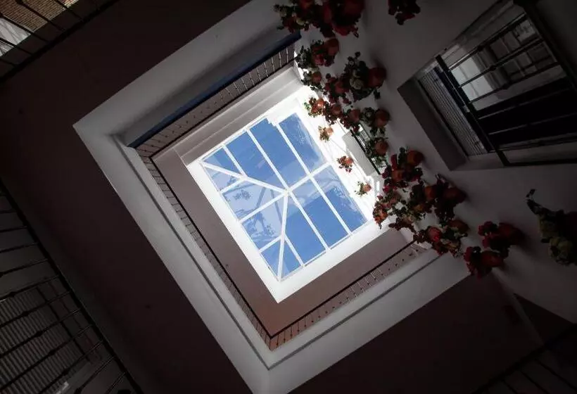 Majatalo Noches En Triana