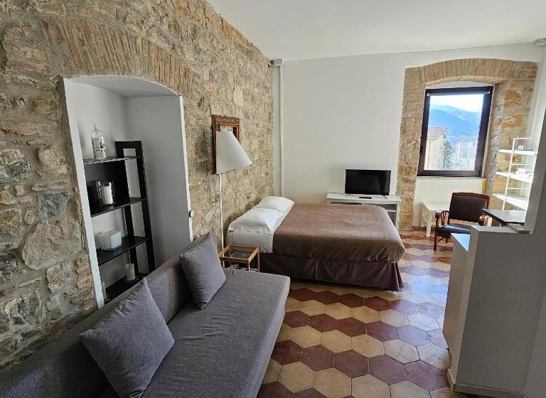 پانسیون Essential & Parking In Centro Città Con Parcheggio Privato E Wifi