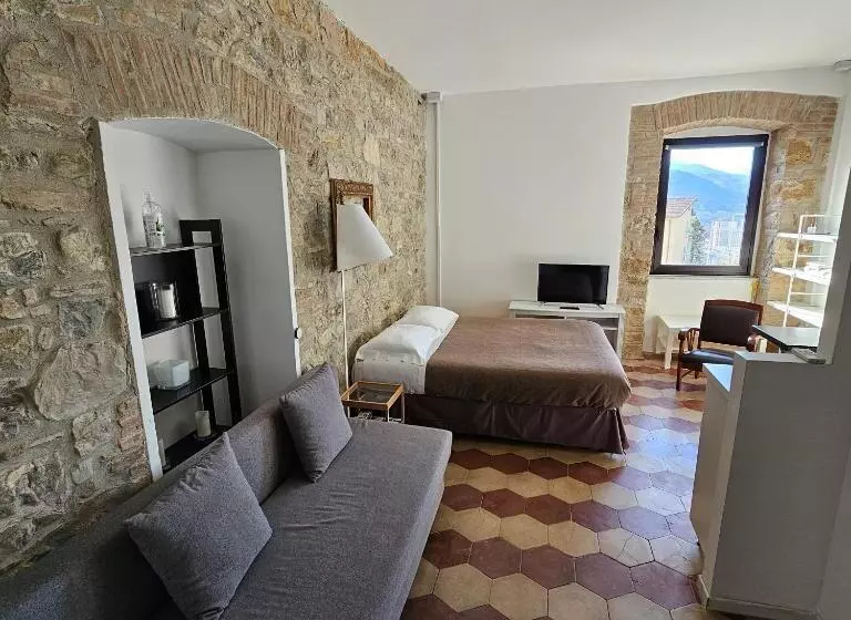 پانسیون Essential & Parking In Centro Città Con Parcheggio Privato E Wifi