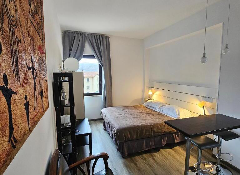 پانسیون Essential & Parking In Centro Città Con Parcheggio Privato E Wifi