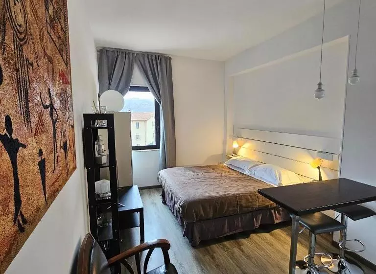 پانسیون Essential & Parking In Centro Città Con Parcheggio Privato E Wifi