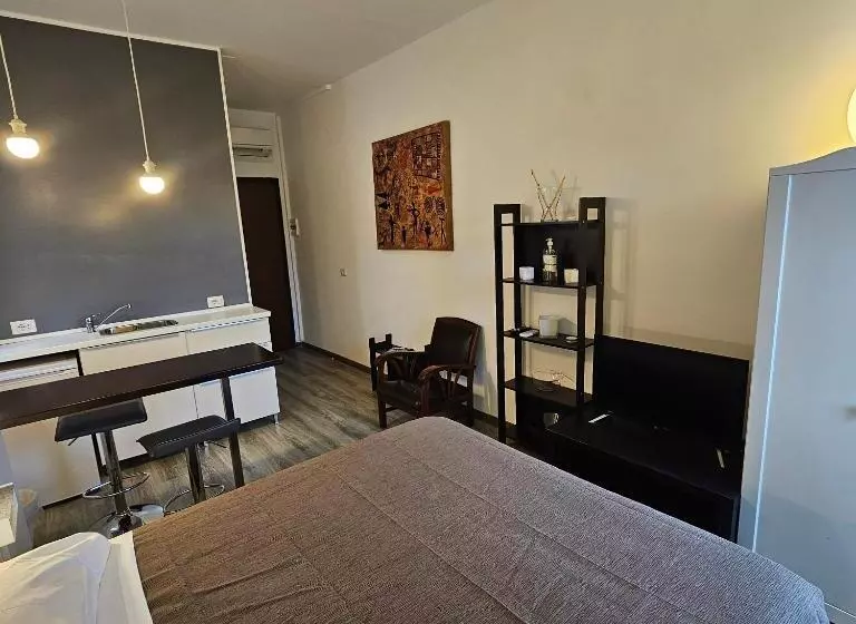 پانسیون Essential & Parking In Centro Città Con Parcheggio Privato E Wifi