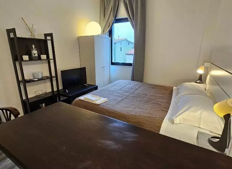 پانسیون Essential & Parking In Centro Città Con Parcheggio Privato E Wifi