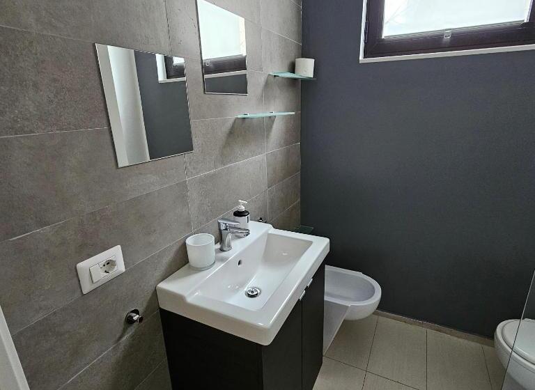 پانسیون Essential & Parking In Centro Città Con Parcheggio Privato E Wifi