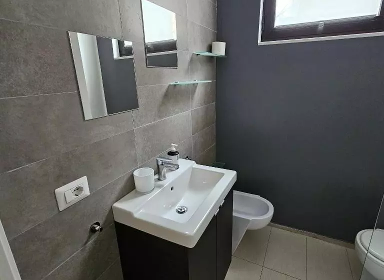 پانسیون Essential & Parking In Centro Città Con Parcheggio Privato E Wifi