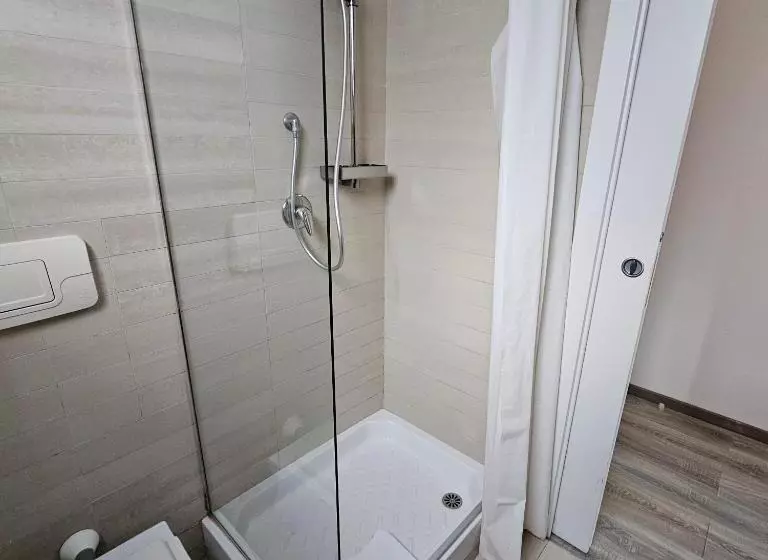 پانسیون Essential & Parking In Centro Città Con Parcheggio Privato E Wifi