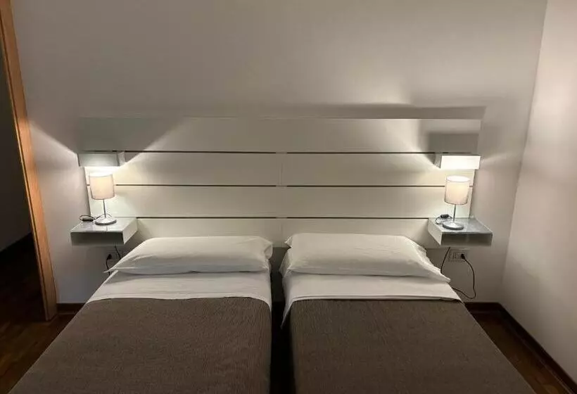 پانسیون Essential & Parking In Centro Città Con Parcheggio Privato E Wifi