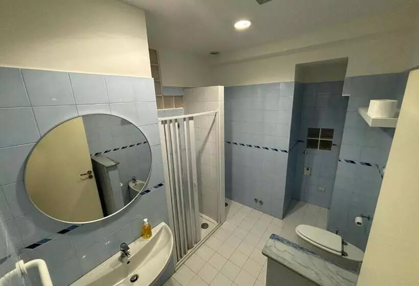 پانسیون Essential & Parking In Centro Città Con Parcheggio Privato E Wifi