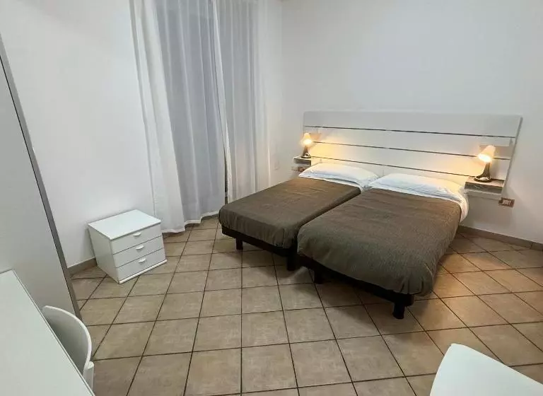 پانسیون Essential & Parking In Centro Città Con Parcheggio Privato E Wifi