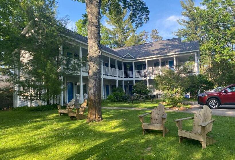 Motel M22 Inn Glen Arbor