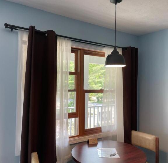 Motel M22 Inn Glen Arbor