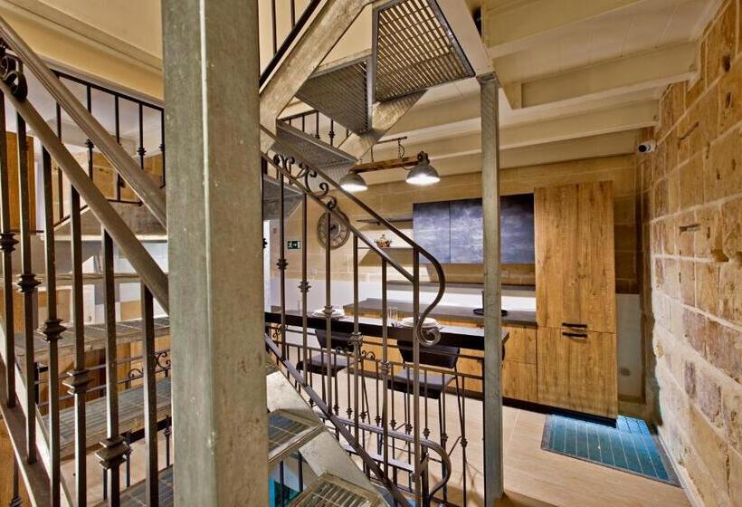 پانسیون Chateau La Vallette   Tritoni Suite