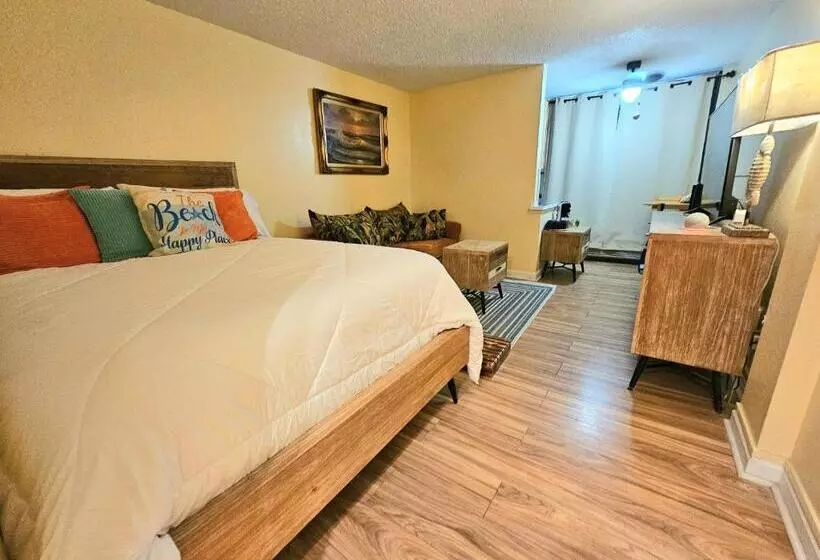 Oceanfront Escape With Balcony And Heated Salt Water Pool Sleeps 4