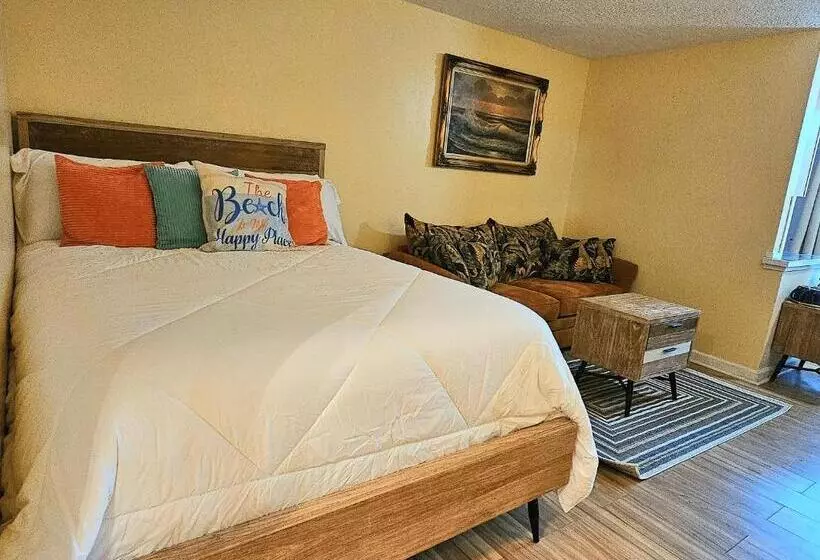 Oceanfront Escape With Balcony And Heated Salt Water Pool Sleeps 4