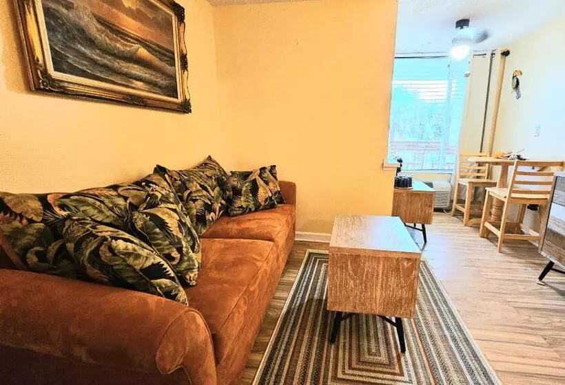 Oceanfront Escape With Balcony And Heated Salt Water Pool Sleeps 4