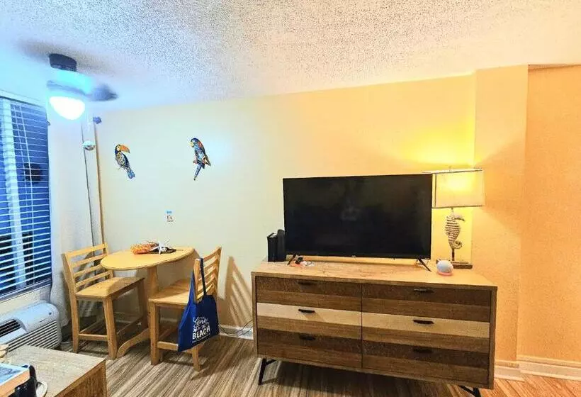 Oceanfront Escape With Balcony And Heated Salt Water Pool Sleeps 4