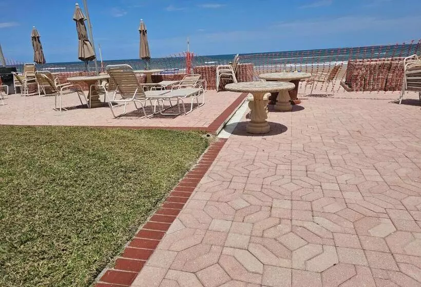 Oceanfront Escape With Balcony And Heated Salt Water Pool Sleeps 4