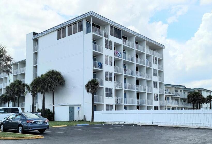 Oceanfront Escape With Balcony And Heated Salt Water Pool Sleeps 4