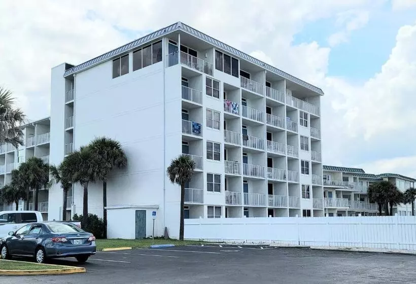 Oceanfront Escape With Balcony And Heated Salt Water Pool Sleeps 4