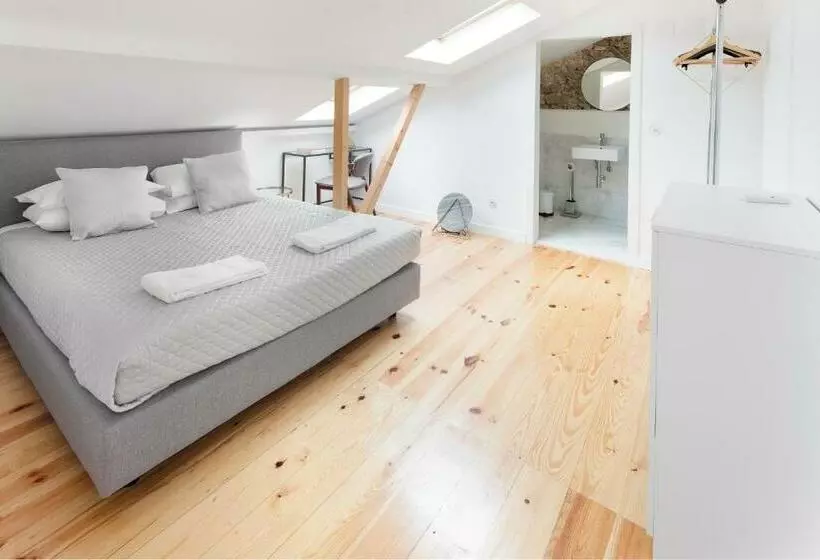 پانسیون Room Lusíadas With Private Bathroom