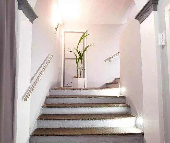 Adalesia Hotel & Coffee