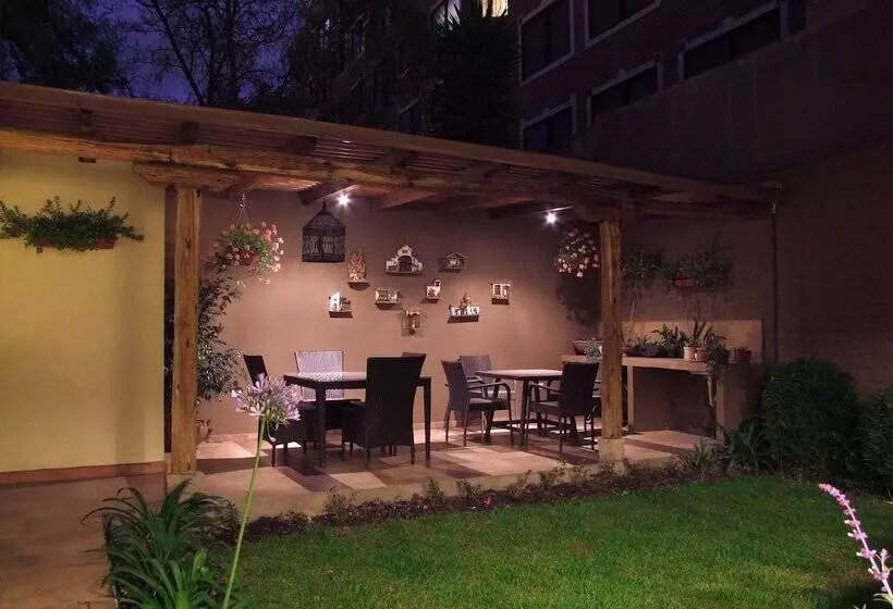 مسافرخانه Casa Lloret