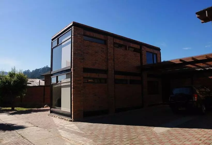 مسافرخانه Casa Lloret