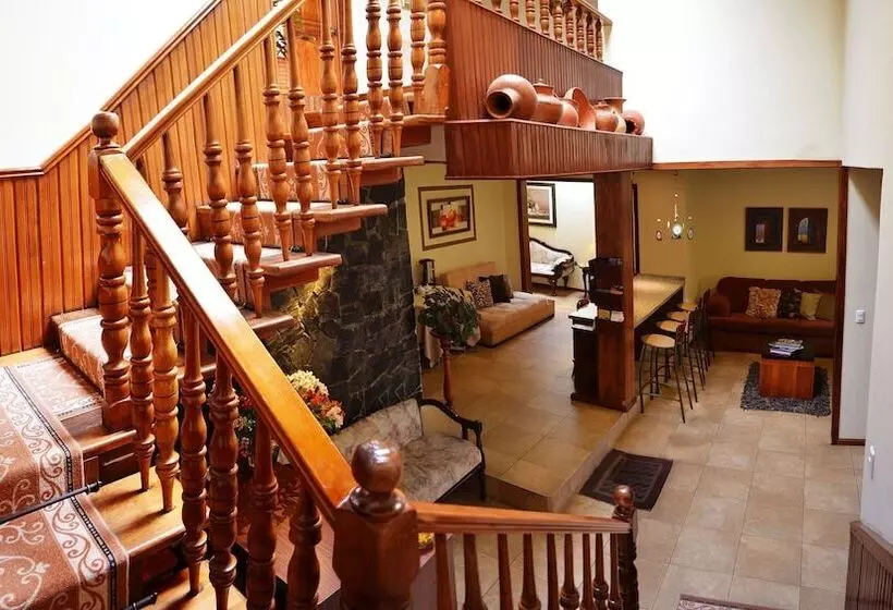 مسافرخانه Casa Lloret