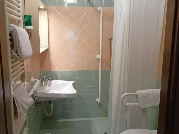 בית מלון כפרי Ariston Imperial