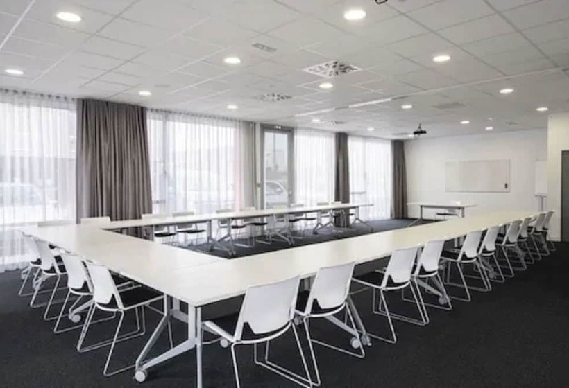 Отель Akena Nantes Atlantis Zénith