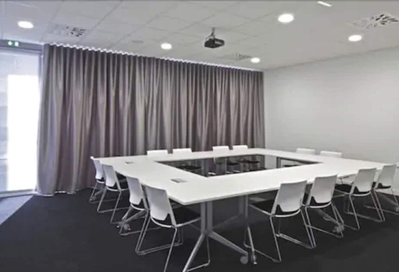 Отель Akena Nantes Atlantis Zénith