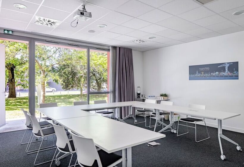 Отель Akena Nantes Atlantis Zénith