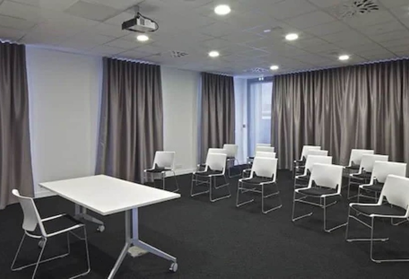 Отель Akena Nantes Atlantis Zénith