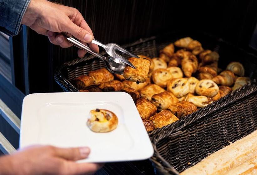 Отель Akena Nantes Atlantis Zénith