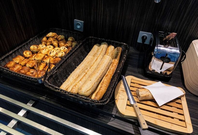 Отель Akena Nantes Atlantis Zénith