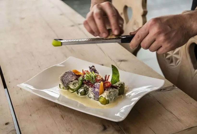 Отель Engiadina