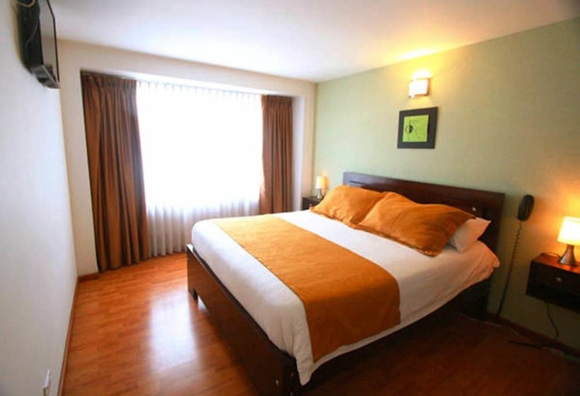 בית מלון כפרי Expo Inn Embajada