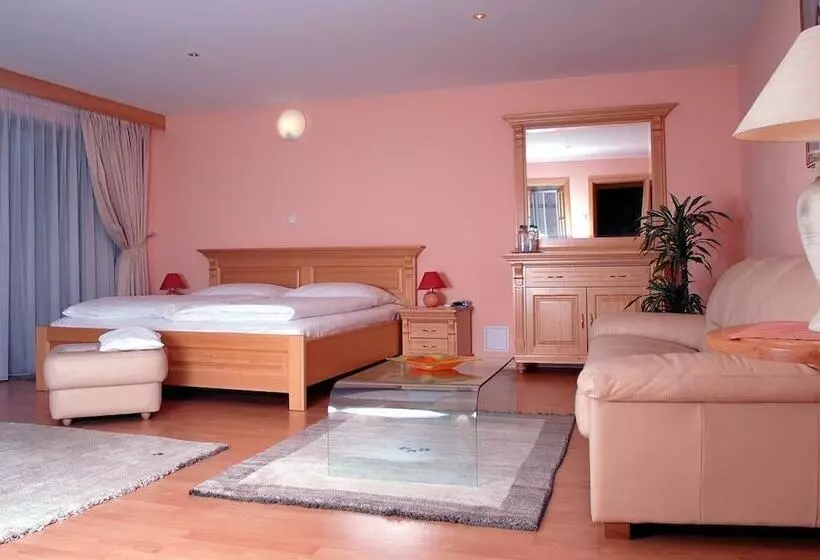 Отель Karpatsky Dvor Lozorno