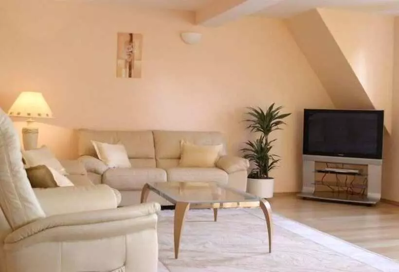 Отель Karpatsky Dvor Lozorno