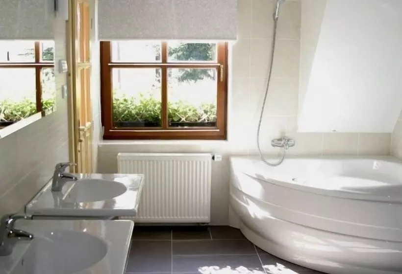 Отель Karpatsky Dvor Lozorno