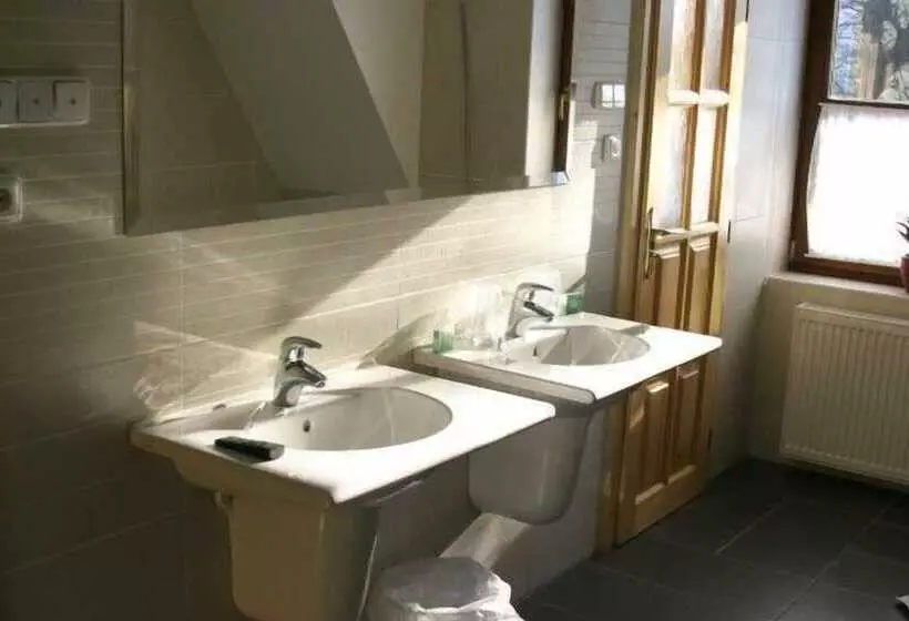 Отель Karpatsky Dvor Lozorno