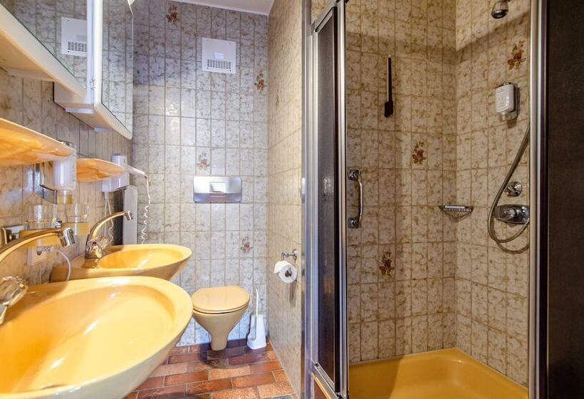 Отель Kurgarten