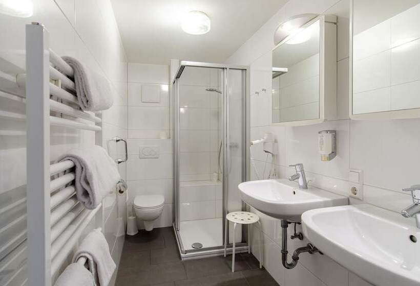 Отель Kurgarten