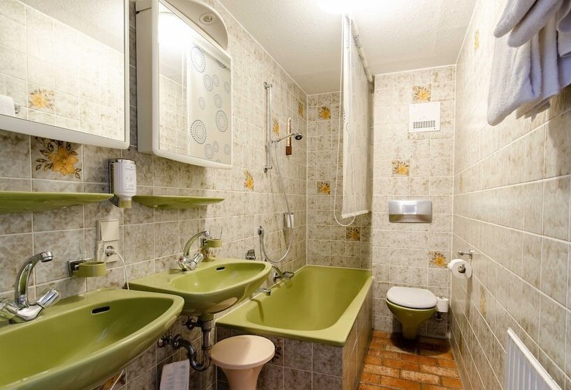 Отель Kurgarten